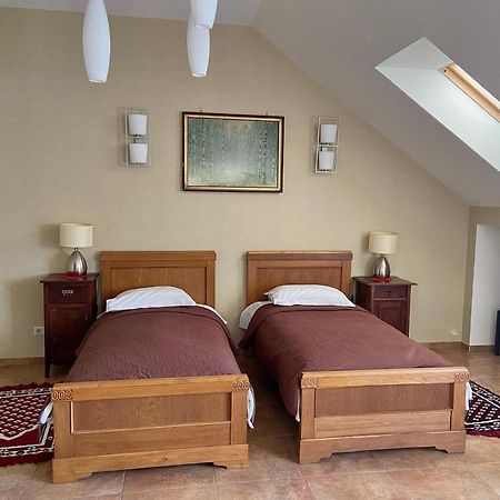 Classic Car Museum Apartment Рига Экстерьер фото